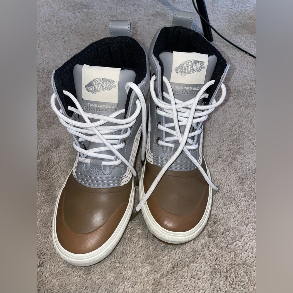 Vans snow boots men’s sz 6 women’s 7.5